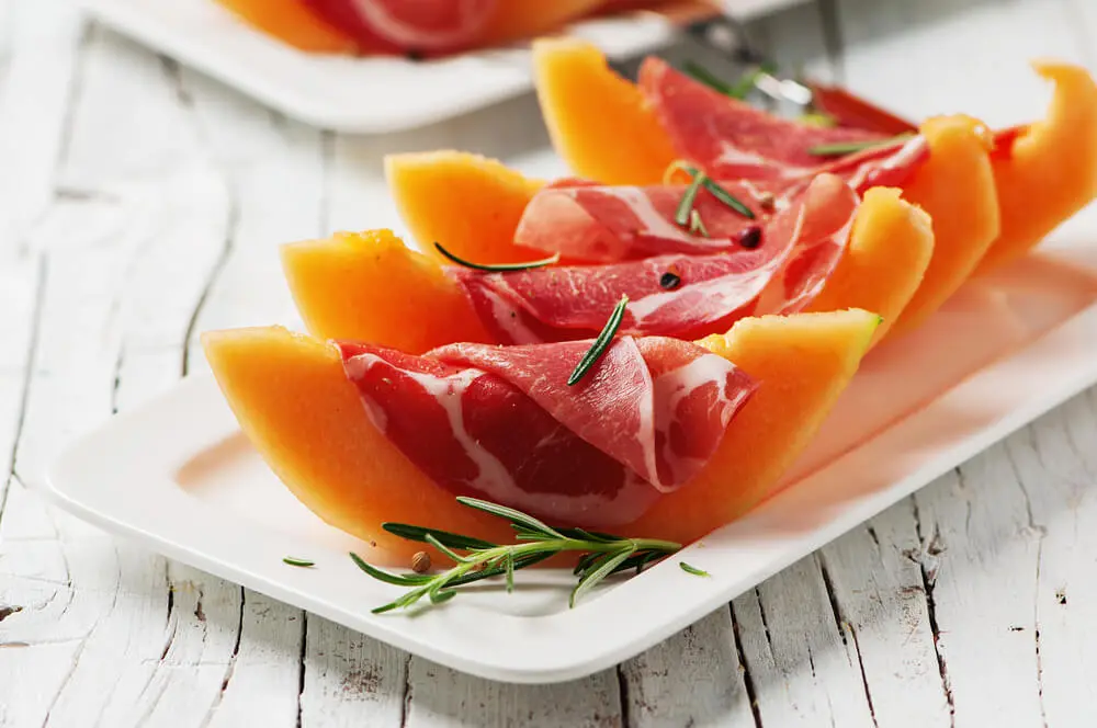 6 Delicious Italian Appetizer Recipes to Kickstart Your Meal 4 Prosciutto-e-Melone